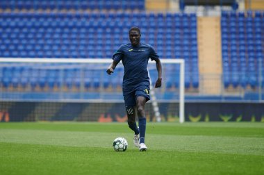 KHARKIV, UKRAINE - 14 Nisan 2021: Profesyonel futbol liginin futbol maçı. FC Metal Harkiv FC Peremoha 'ya karşı