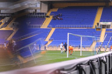 KHARKIV, UKRAINE - 14 Nisan 2021: Profesyonel futbol liginin futbol maçı. FC Metal Harkiv FC Peremoha 'ya karşı