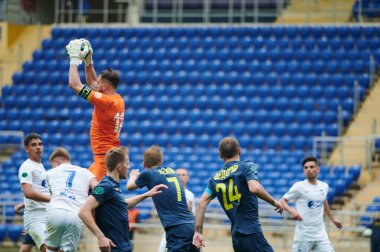 KHARKIV, UKRAINE - 14 Nisan 2021: Profesyonel futbol liginin futbol maçı. FC Metal Harkiv FC Peremoha 'ya karşı
