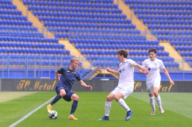 KHARKIV, UKRAINE - 14 Nisan 2021: Profesyonel futbol liginin futbol maçı. FC Metal Harkiv FC Peremoha 'ya karşı