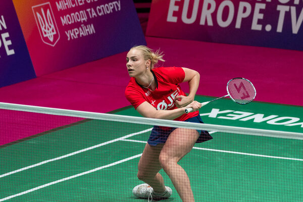 КИЕВ, УКРАИНА - 30 апреля 2021: Александра БОЙ во время матча по бадминтону. Чемпионат Европы 2020. Четвертьфинальный раунд. 