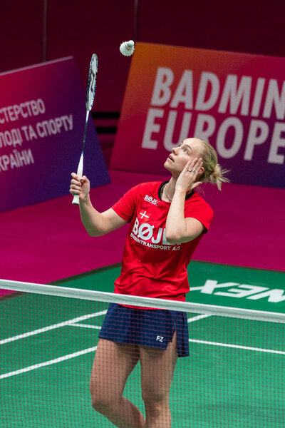 КИЕВ, УКРАИНА - 30 апреля 2021: Александра БОЙ во время матча по бадминтону. Чемпионат Европы 2020. Четвертьфинальный раунд. 