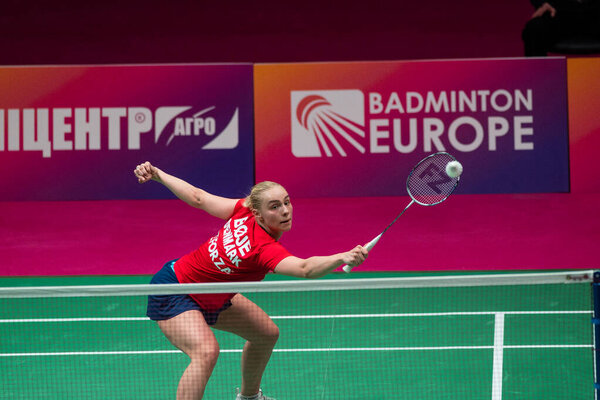 КИЕВ, УКРАИНА - 30 апреля 2021: Александра БОЙ во время матча по бадминтону. Чемпионат Европы 2020. Четвертьфинальный раунд. 