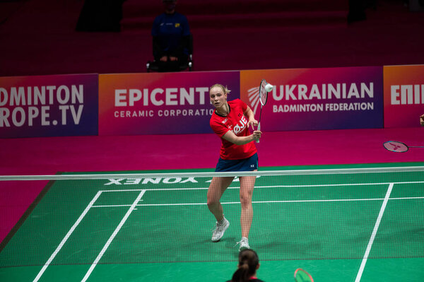 КИЕВ, УКРАИНА - 30 апреля 2021: Александра БОЙ во время матча по бадминтону. Чемпионат Европы 2020. Четвертьфинальный раунд. 