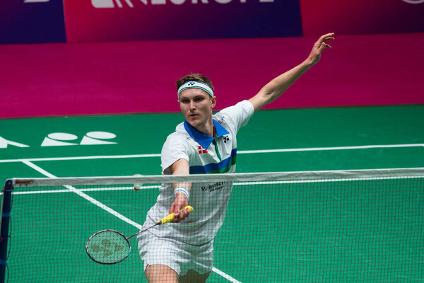 КИЕВ, Украина - 30 апреля 2021 года: Виктор Аксельсен во время матча по бадминтону. Чемпионат Европы 2020. Четвертьфинальный раунд. 