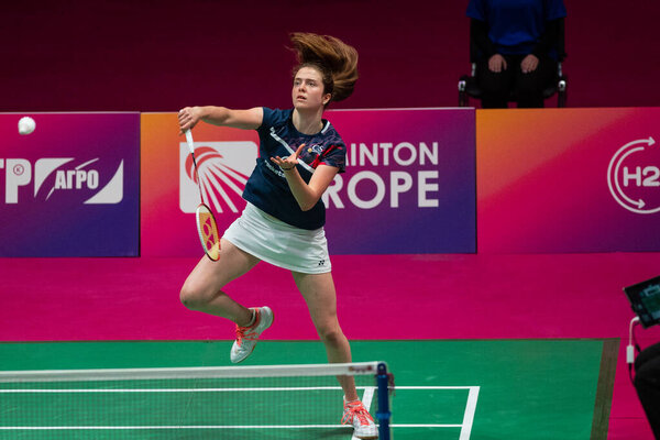 КИЕВ, УКРАИНА - 30 апреля 2021 года: Алина МАЛЛЕР во время матча по бадминтону. Чемпионат Европы 2020. Четвертьфинальный раунд. 