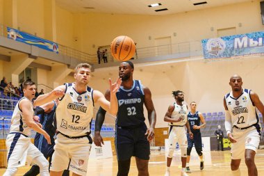 KHARKIV, UKRAINE - 5 Mayıs 2021: Ukrayna Süper Ligi maçı BC Sokoly BC Dnepr 'e karşı