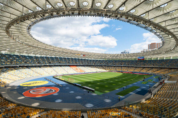 КИЕВ, УКРАИНА - 1 мая 2021 года: NSC Olympic. Футбольный матч Премьерной лиги Украины "Шахтер" - "Ингулец"