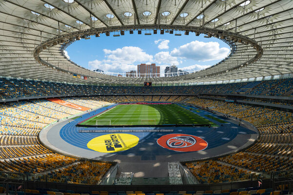 КИЕВ, УКРАИНА - 1 мая 2021 года: NSC Olympic. Футбольный матч Премьерной лиги Украины "Шахтер" - "Ингулец"