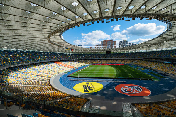 КИЕВ, УКРАИНА - 1 мая 2021 года: NSC Olympic. Футбольный матч Премьерной лиги Украины "Шахтер" - "Ингулец"