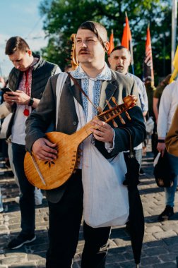 KHARKIV, UKRAINE - 19 Mayıs 2021: Vishivanok Mart, Ukrayna uyruklu etnik kıyafetler