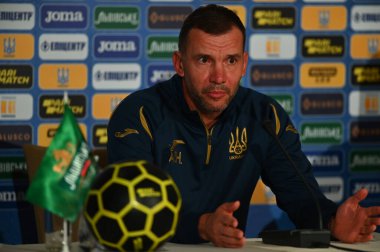 Kharkiv, Ukrayna - 2 Haziran 2021: Kuzey İrlanda maçından önce Ukrayna milli takımı teknik direktörü Andrii Shevchenko 'nun basın toplantısı.