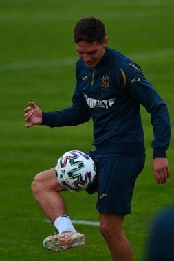 Kharkiv, Ukrayna - 2 Haziran 2021: Georgia Sudakov. Futbol maçı Kuzey İrlanda 'ya karşı oynanmadan önce Ukrayna milli takımının açık eğitimi.