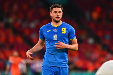 AMSTERDAM, NETHERLANDS - 13 Haziran 2021: Roman Yaremchuk (9) EURO 2020. Ukrayna, Hollanda 'ya karşı.