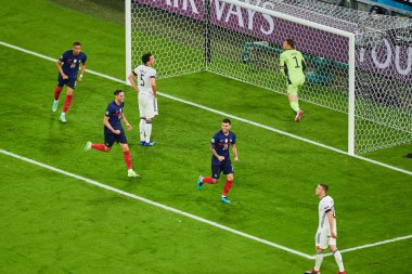 MUNICH, Almanya - 15 HAZİRAN 2021: Fransa golü kutluyor. EURO 2020. Fransa Almanya 'ya karşı futbol maçı