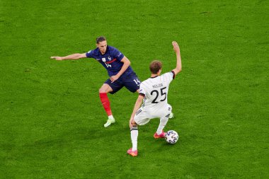 Münih, Almanya - 15 Haziran 2021: EURO 2020. Thomas Muller (25) - N 'Golo Kante (13) Fransa-Almanya futbol karşılaşması