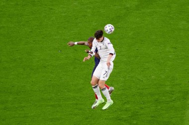 MUNICH, Almanya - 15 Haziran 2021: Kai Havertz (7) vs Presnel Kimpembe (3) EURO 2020. Fransa Almanya 'ya karşı futbol maçı