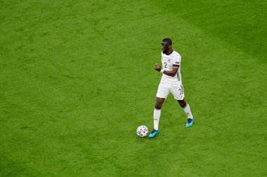 Münih, Almanya - 15 Haziran 2021: EURO 2020. Thomas Muller (25) - N 'Golo Kante (13) Fransa-Almanya futbol karşılaşması
