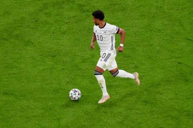 MUNICH, Almanya - 15 Haziran 2021: Serge Gnabry (10) EURO 2020. Fransa Almanya 'ya karşı futbol maçı