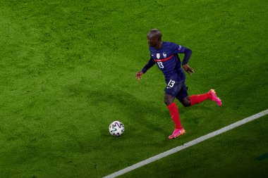 MUNICH, Almanya - 15 Haziran 2021: N 'Golo Kante (13) EURO 2020. Fransa Almanya 'ya karşı futbol maçı