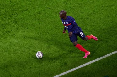 MUNICH, Almanya - 15 Haziran 2021: N 'Golo Kante (13) EURO 2020. Fransa Almanya 'ya karşı futbol maçı