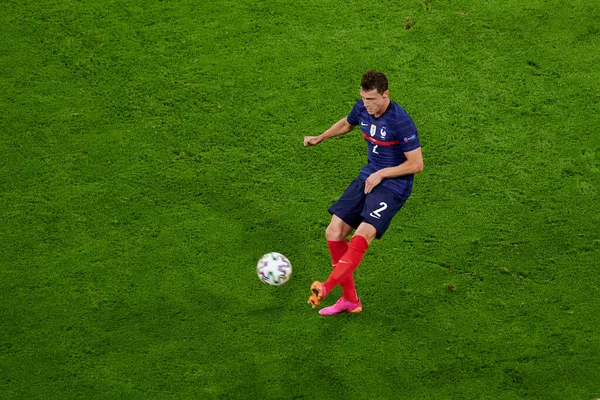 MUNICH, Almanya - 15 Haziran 2021: Benjamin Pavard (2), EURO 2020. Fransa Almanya 'ya karşı futbol maçı