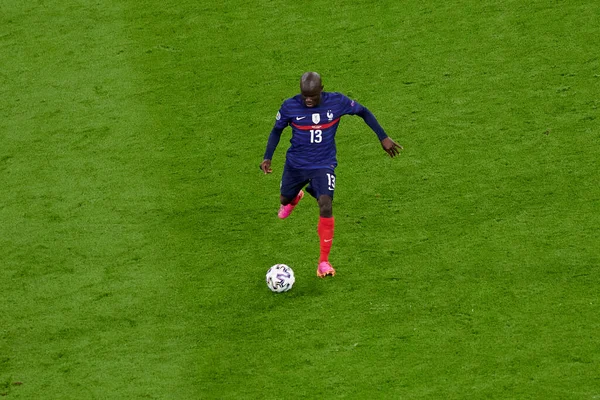 MUNICH, Almanya - 15 Haziran 2021: N 'Golo Kante (13) EURO 2020. Fransa Almanya 'ya karşı futbol maçı