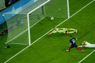 MUNİH, GERMANY - 15 Haziran 2021: Manuel Neuer (1) - Karim Benzema (19) EURO 2020. Fransa Almanya 'ya karşı futbol maçı