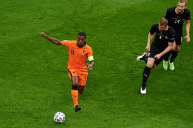 AMSTERDAM, NETHERLANDS - 17 Haziran 2021: Georginio Wijnaldum (8). EURO 2020. Avusturya-Hollanda futbol karşılaşması