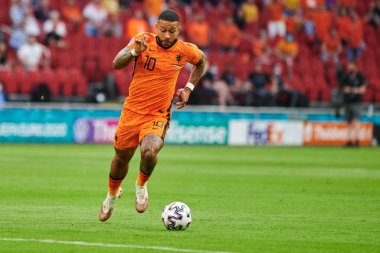 AMSTERDAM, NETHERLANDS - 13 Haziran 2021: Memphis Depay (10). EURO 2020. Ukrayna, Hollanda 'ya karşı.