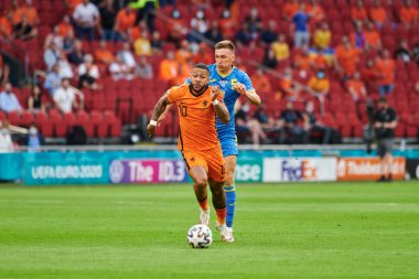 AMSTERDAM, NETHERLANDS - 13 Haziran 2021: Memphis Depay (10). EURO 2020. Ukrayna, Hollanda 'ya karşı.