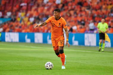 AMSTERDAM, NETHERLANDS - 13 Haziran 2021: Patrick van Aanholt (12). EURO 2020. Ukrayna, Hollanda 'ya karşı.