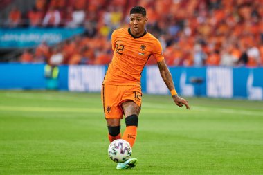 AMSTERDAM, NETHERLANDS - 13 Haziran 2021: Patrick van Aanholt (12). EURO 2020. Ukrayna, Hollanda 'ya karşı.