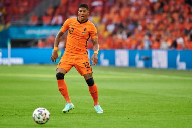 AMSTERDAM, NETHERLANDS - 13 Haziran 2021: Patrick van Aanholt (12). EURO 2020. Ukrayna, Hollanda 'ya karşı.