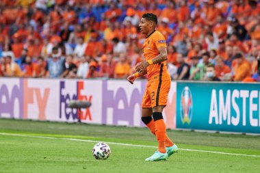 AMSTERDAM, NETHERLANDS - 13 Haziran 2021: Patrick van Aanholt (12). EURO 2020. Ukrayna, Hollanda 'ya karşı.