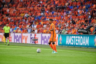 AMSTERDAM, NETHERLANDS - 13 Haziran 2021: Patrick van Aanholt (12). EURO 2020. Ukrayna, Hollanda 'ya karşı.