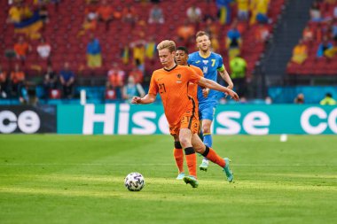 AMSTERDAM, NETHERLANDS - 13 Haziran 2021: Frenkie de Jong (21). EURO 2020. Ukrayna, Hollanda 'ya karşı.