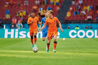 AMSTERDAM, NETHERLANDS - 13 Haziran 2021: Frenkie de Jong (21). EURO 2020. Ukrayna, Hollanda 'ya karşı.