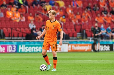 AMSTERDAM, NETHERLANDS - 13 Haziran 2021: Frenkie de Jong (21). EURO 2020. Ukrayna, Hollanda 'ya karşı.