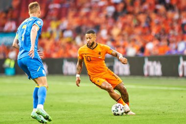 AMSTERDAM, NETHERLANDS - 13 Haziran 2021: Memphis Depay (10). EURO 2020. Ukrayna, Hollanda 'ya karşı.