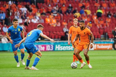 AMSTERDAM, NETHERLANDS - 13 Haziran 2021: Memphis Depay (10). EURO 2020. Ukrayna, Hollanda 'ya karşı.