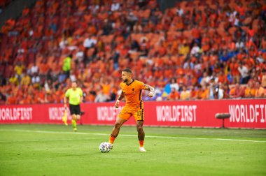 AMSTERDAM, NETHERLANDS - 13 Haziran 2021: Memphis Depay (10). EURO 2020. Ukrayna, Hollanda 'ya karşı.