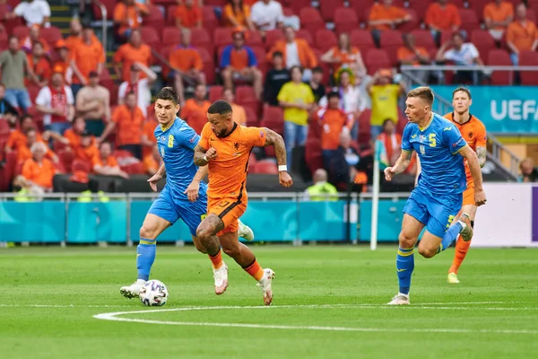AMSTERDAM, NETHERLANDS - 13 Haziran 2021: Memphis Depay (10). EURO 2020. Ukrayna, Hollanda 'ya karşı.