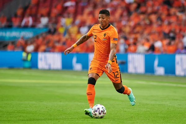 AMSTERDAM, NETHERLANDS - 13 Haziran 2021: Patrick van Aanholt (12). EURO 2020. Ukrayna, Hollanda 'ya karşı.