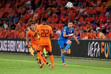 AMSTERDAM, NETHERLANDS - 13 Haziran 2021: Vitaliy Mykolenko (16). EURO 2020. Ukrayna, Hollanda 'ya karşı.