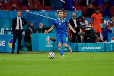 AMSTERDAM, NETHERLANDS - 13 Haziran 2021: EURO 2020. Oleksandr Karavaev (21). Ukrayna, Hollanda 'ya karşı.