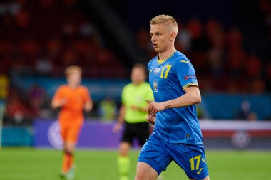 AMSTERDAM, NETHERLANDS - 13 Haziran 2021: Oleksandr Zinchenko (17). EURO 2020. Ukrayna, Hollanda 'ya karşı.