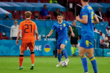 AMSTERDAM, NETHERLANDS - 13 Haziran 2021: Ruslan Malinovskyi (8). EURO 2020. Ukrayna, Hollanda 'ya karşı.