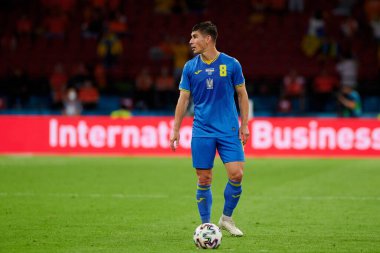 AMSTERDAM, NETHERLANDS - 13 Haziran 2021: Ruslan Malinovskyi (8), EURO 2020. Ukrayna, Hollanda 'ya karşı.