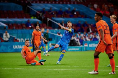 AMSTERDAM, NETHERLANDS - 13 Haziran 2021: Andriy Yarmolenko (7) EURO 2020. Ukrayna, Hollanda 'ya karşı.